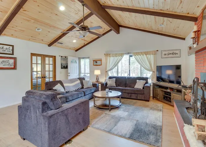 Peaceful Mountain Getaway In The Pines! Holiday home