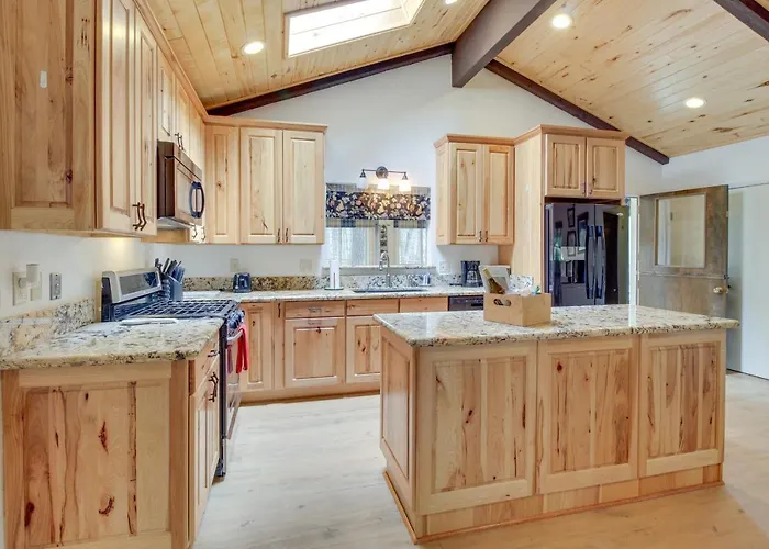 Peaceful Mountain Getaway In The Pines! *