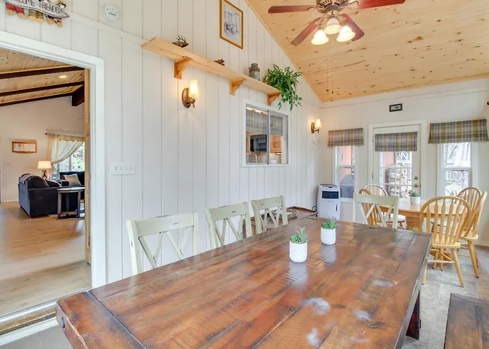 Peaceful Mountain Getaway In The Pines! Holiday home