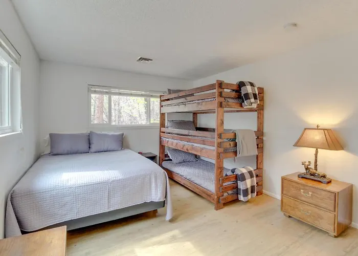 Peaceful Mountain Getaway In The Pines!